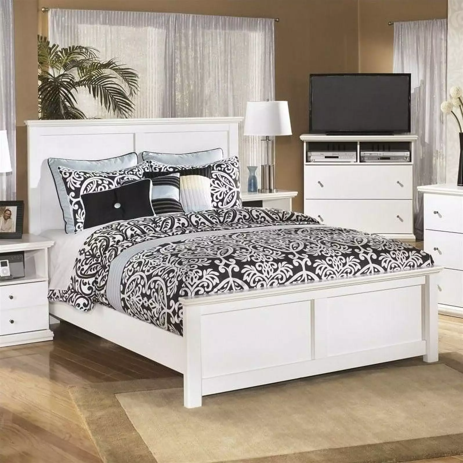 Ashley Furniture Bostwick Shoals Wood Queen Panel Bed White