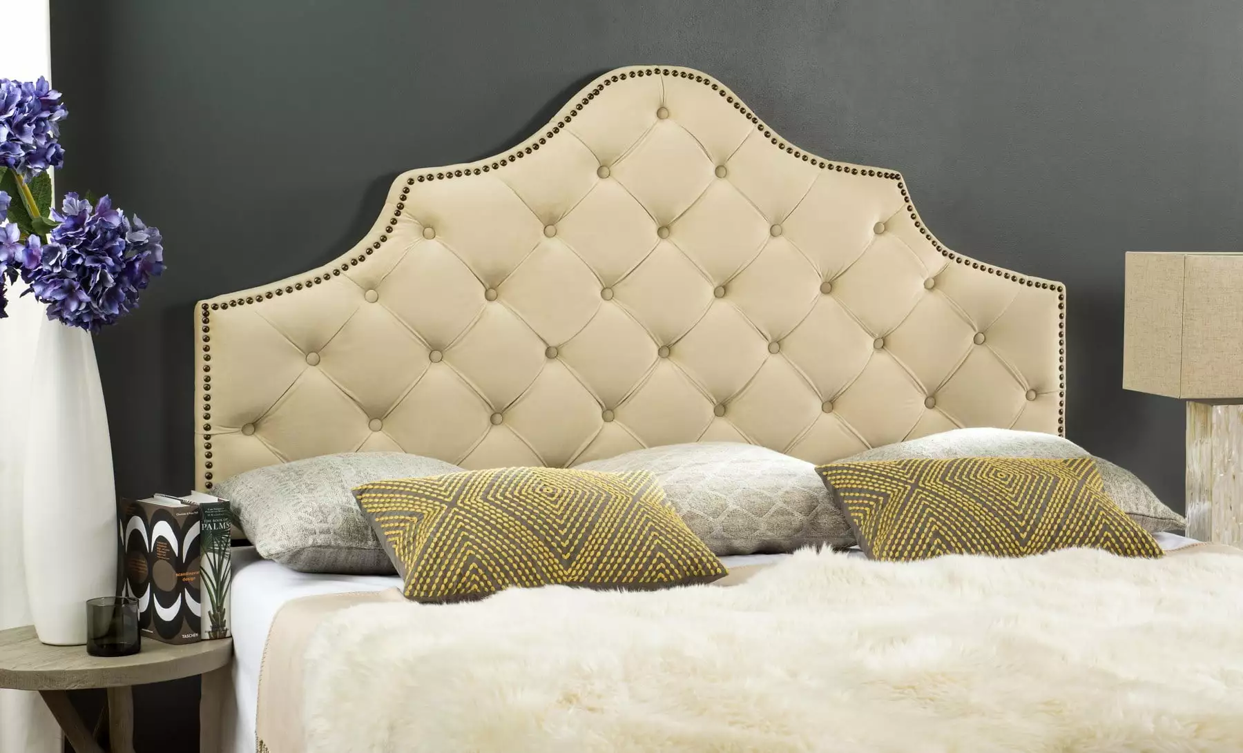 SAFAVIEH Arebelle Rustic Glam Tufted Headboard Nail Heads Queen Buckwheat