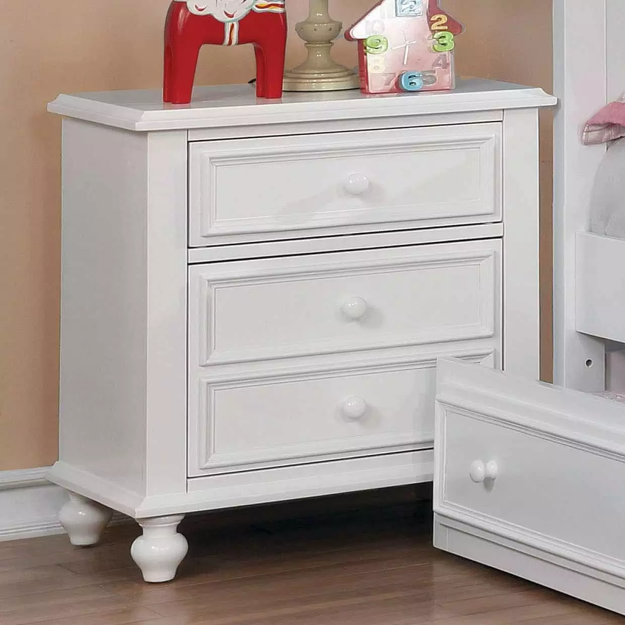Furniture America Dole Traditional 3-Drawer Youth Nightstand White